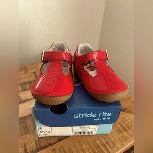 Brand New Stride Rite Baby Girl Red Shoes Soft Motion Size 4M